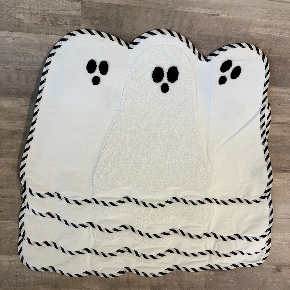 Cupcakes & Cashmere White Black Ghost Halloween 4 Placemats 20"x14" NWOT